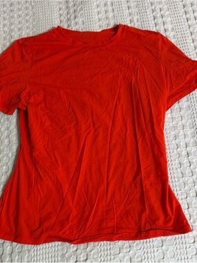 SKIMS Short Sleeve Tee in Bright Red